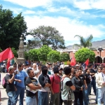 Gente_escucha_en_Sayula